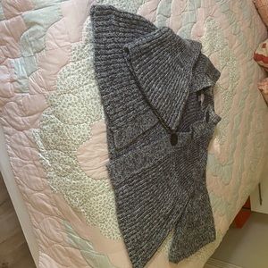 White sleeve sweater